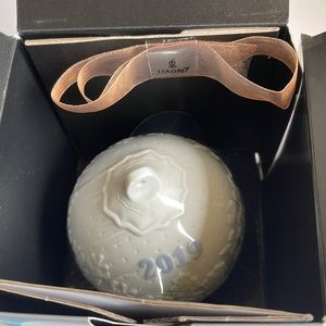 LLADRO 2019 Christmas Porcelain Ball Brand New in box.